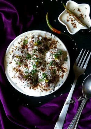 A picture of Sabudana dahi vada.