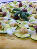 Focaccia con julienne di zucchine, mozzarella di bufala, nocciole tostate e bottarga