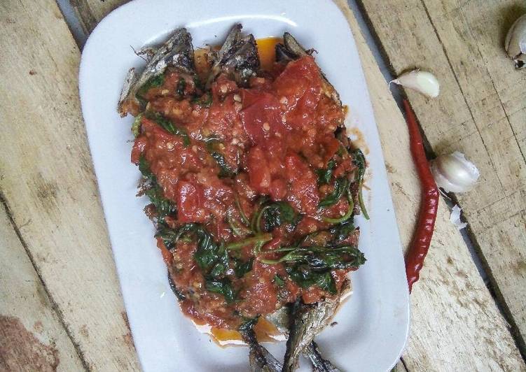 Kiat-kiat mengolah Balado ikan kemangi enak