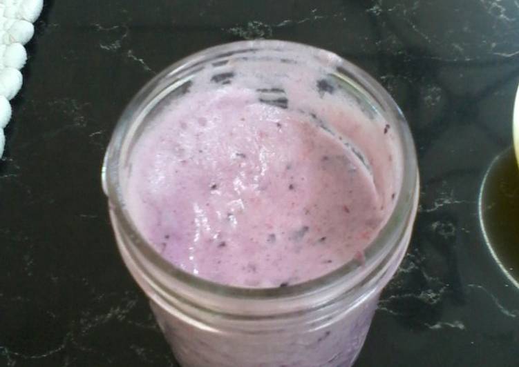 Berry banana smoothie