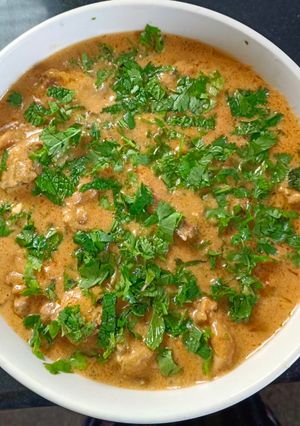 A picture of Mughal chicken curry.