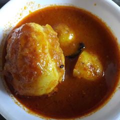 A picture of Egg ki curry.
