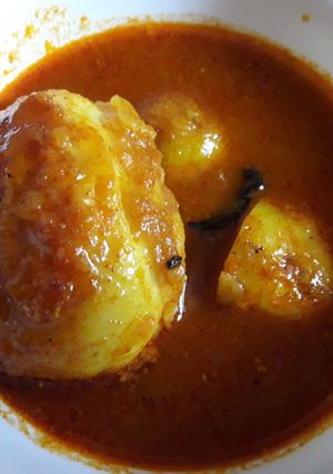 A picture of Egg ki curry.