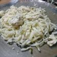 Fideos con perejil y pollo cubeteado
