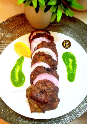 A picture of Chapli Kabaab Or Mutton Mince Patties.
