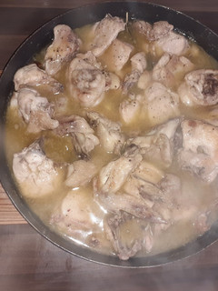 Una foto de Pollo al ajillo 😋