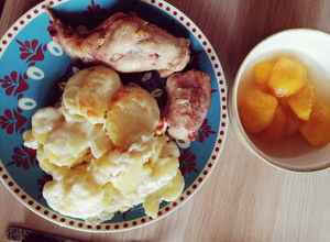 Nyúlsült sajtos krumplival és barackbefőttel recept fotója