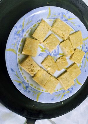 ચીક્કી (Chikki Recipe in Gujarati) રેસીપી મુખ્ય ફોટો