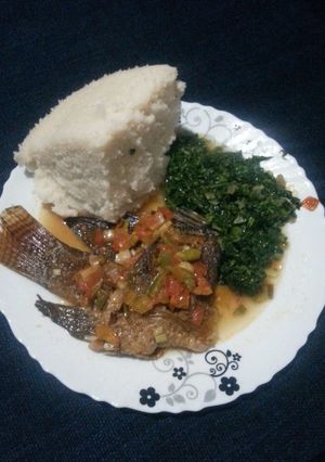 A picture of Ugali+fish.