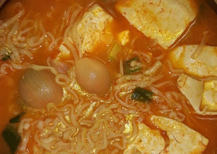 Bagaimana Menyiapkan Sup mi telur cap 3 ayam yang Lezat
