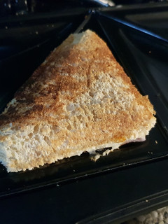 Una foto de Sándwiches calientes con Pan casero semi integral
