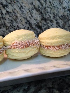 Una foto de Alfajores