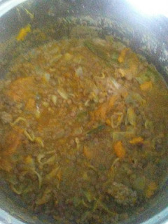Una foto de Sopa de lentejas y zapallo con fideitos