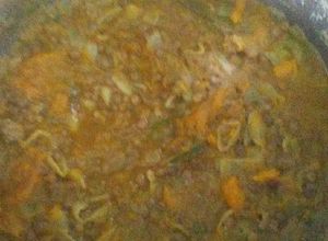 Una foto de Sopa de lentejas y zapallo con fideitos