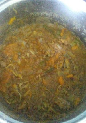 Una foto de Sopa de lentejas y zapallo con fideitos