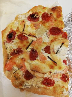 Une photo de Pizza au saumon-fromage