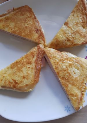 รูปของ แฮมชีสแซนวิช​ชุปไข่นมสด