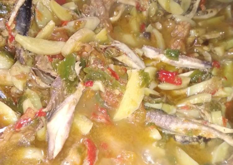 Cara menyajikan Oseng Jengkol + ikan asin rebus suwir + tempe goreng , Lezat Sekali