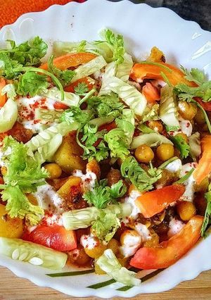 সামোসা চাট(Samosa Chaat recipe in bengali) রেসিপির প্রধান ছবি