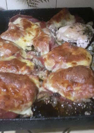Una foto de Pollo al horno con queso y fiambre