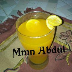 A picture of Ginger and lemon juice.