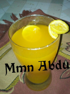 A picture of Ginger and lemon juice.