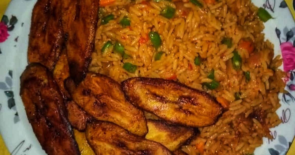Nigerian Jollof Rice with Chicken and Fried Plantains Recipe