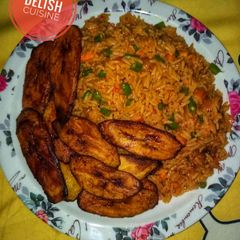 A picture of JOLLOF RICE AND FRIED PLANTAIN ❤️.