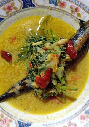 Foto resep Ikan salem daun kenikir kuah kuning