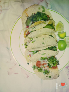Una foto de Tacos de longaniza 😋