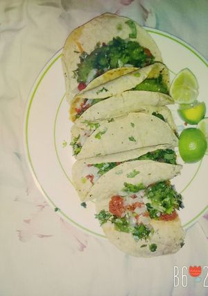 Una foto de Tacos de longaniza 😋
