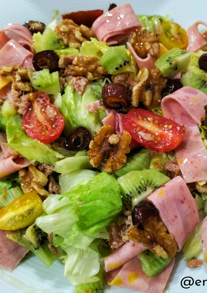 Una foto de Ensalada de pavo y kiwi