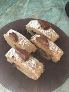Alma piskóta csoki darabokkal :) recept fotója