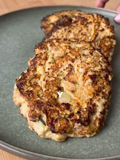 Una foto de Hamburguesa de pollo y verduras