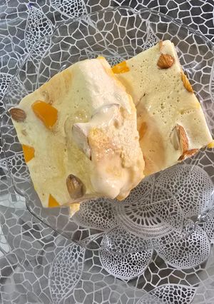 A picture of Arabian mango pudding.