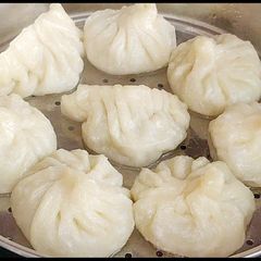 A picture of Chicken Momos.