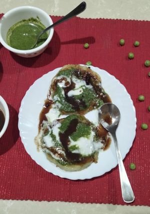 A picture of Aloo Tikki stuffed with green Peas.