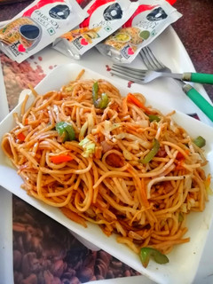 वेज चाउमीन(veg Chowmein recipe in hindi) रेसिपी मुख्य फोटो