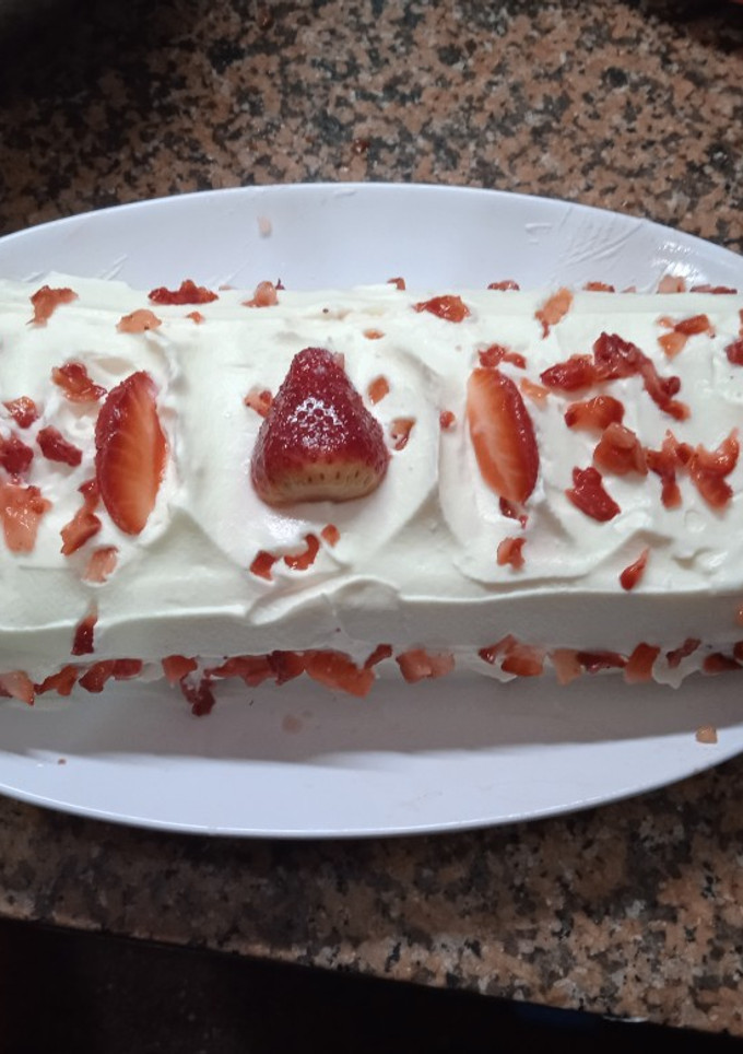 Una foto de Pionono con crema y 💚🍓🍓🍓 Frutillas 🍓🍓🍓💚🍓🍓🍓