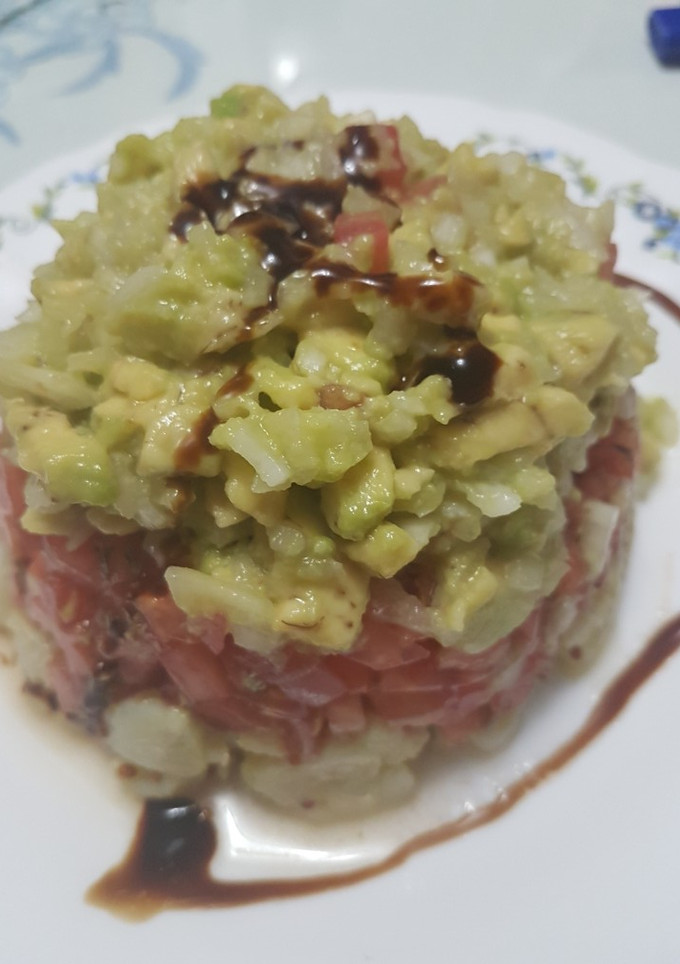 Una foto de Tartar de Bacalao con Aguacate y Tomate