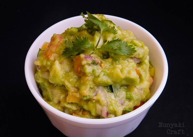 Simple Way to Make Perfect Guacamole