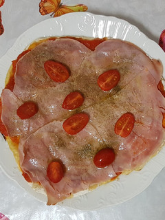 Una foto de Pizza casera en la sartén sin queso 👌