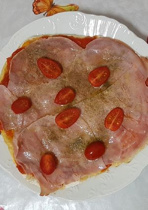 Una foto de Pizza casera en la sartén sin queso 👌
