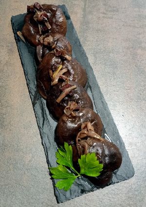 Foto principal de Setas shiitake al vino tinto con taquitos ibéricos
