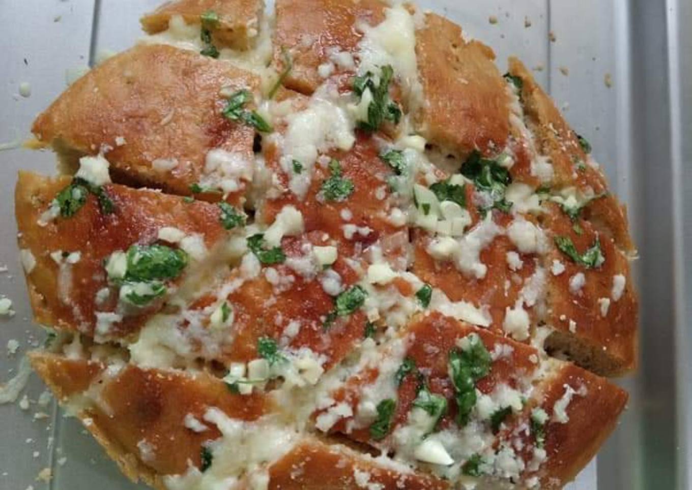 Make bread with garlic cheese