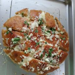 A picture of Pull Apart Cheese Garlic Bread.