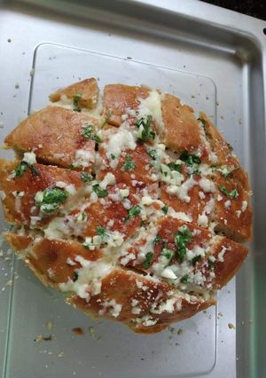 A picture of Pull Apart Cheese Garlic Bread.