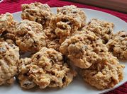 A picture of oatmeal raisin cookies