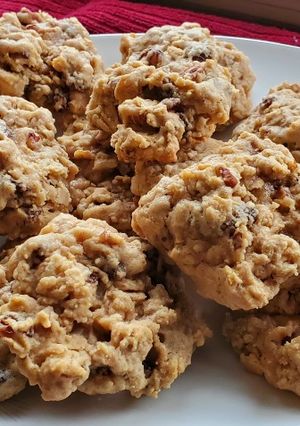 A picture of Oatmeal Raisin Cookies.