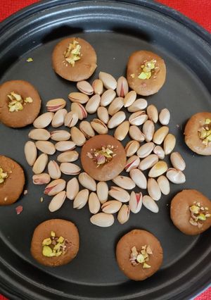A picture of Nolen gur sondesh.